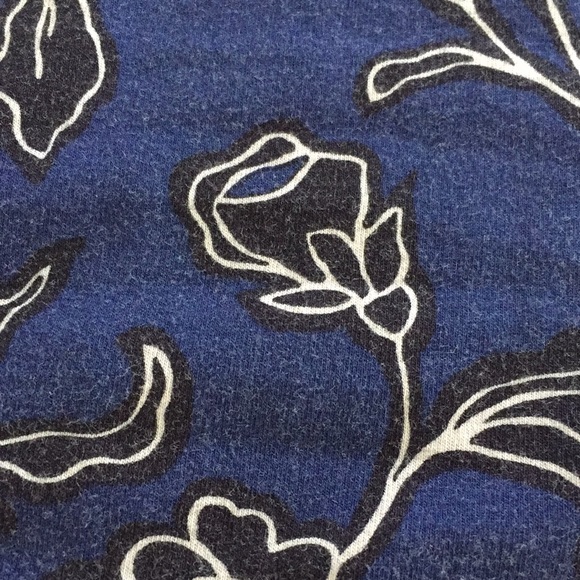 🌼Ann Taylor  scoop neck print top - Picture 7 of 8